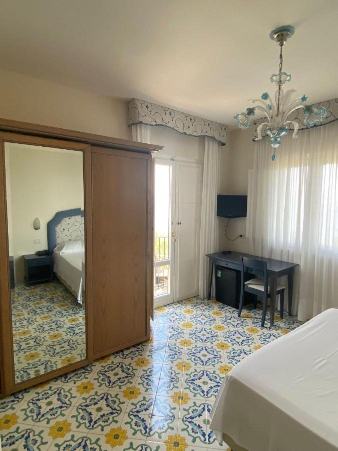Hotel La Badia Сорренто Екстер'єр фото