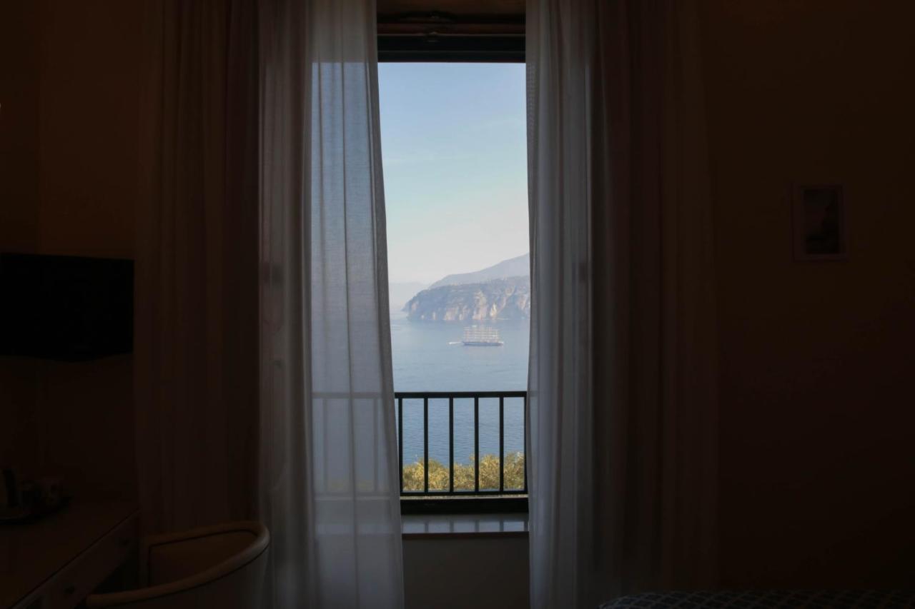 Hotel La Badia Сорренто Номер фото
