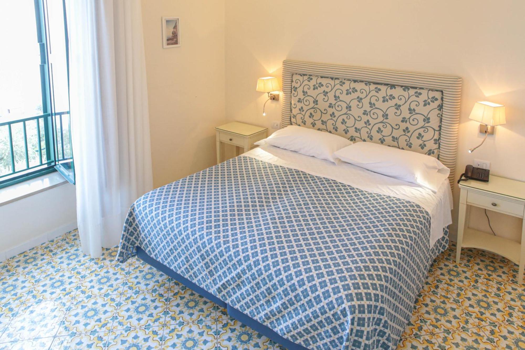 Hotel La Badia Сорренто Номер фото